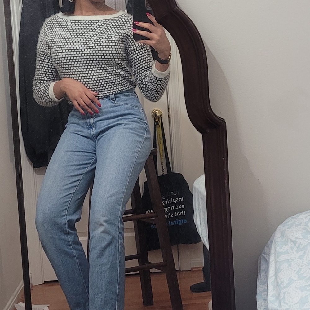 Boatneck black and white sweater